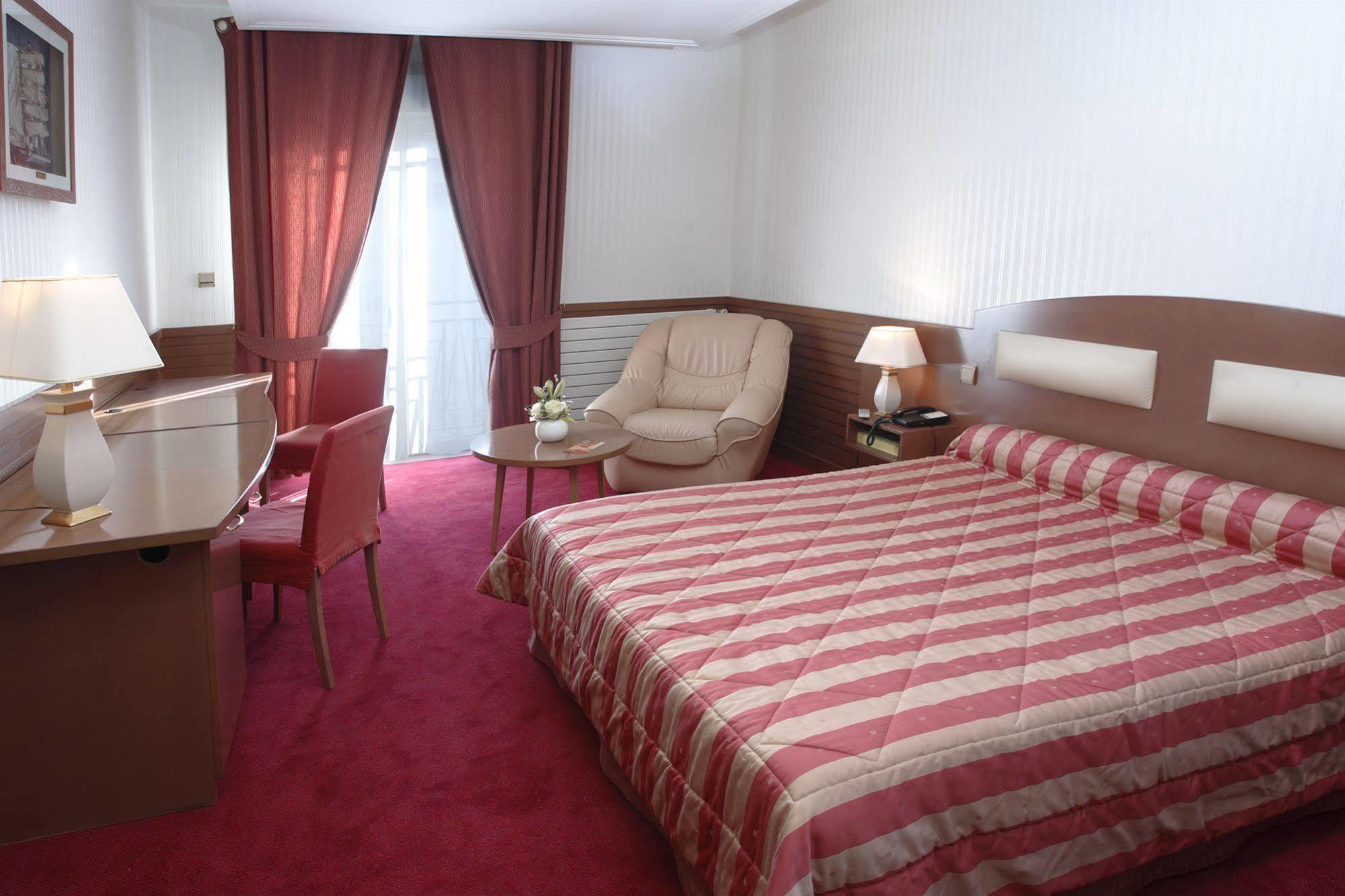 Hotel Le Berry Saint-Nazaire Exterior photo